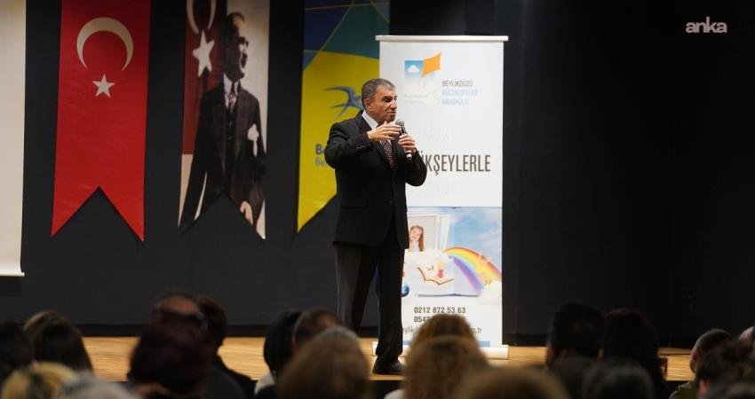 Üstün Dökmen, Beylikdüzü’nde küçük detayların bireylerin duygu dünyası üzerindeki etkilerine dikkati çekti Beylikdüzü Belediyesi’nin ev sahipliğinde düzenlenen “Küçük Kalplerde Büyük Değerler” başlıklı