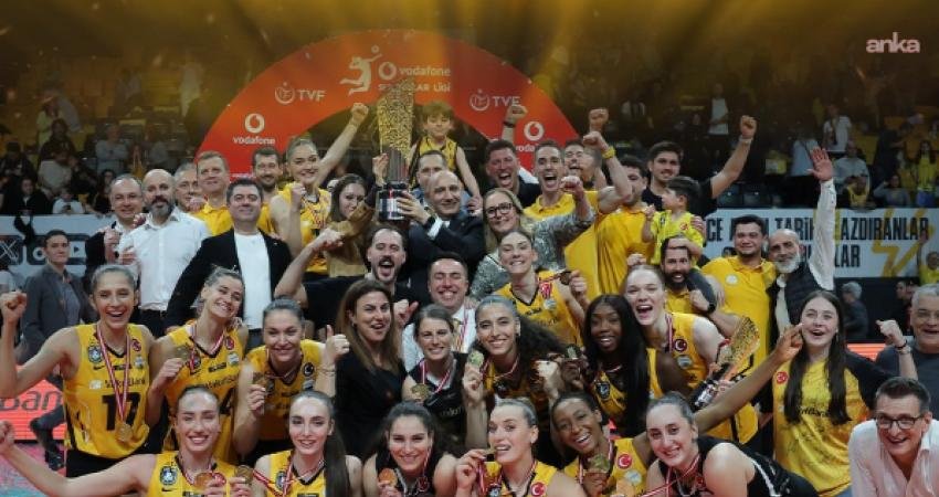 Voleybol Vodafone Sultanlar Ligi play-off final serisinde Fenerbahçe Medicana’yı 3-2