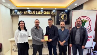 Van-Hakkari Tabip Odası'nın son genel kurulunda seçilen yeni yönetim kurulu
