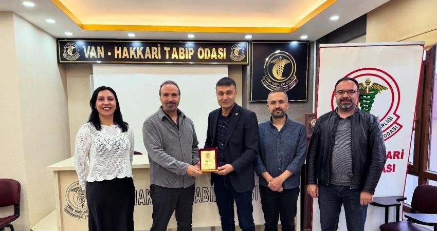 Van-Hakkari Tabip Odası'nın son genel kurulunda seçilen yeni yönetim kurulu