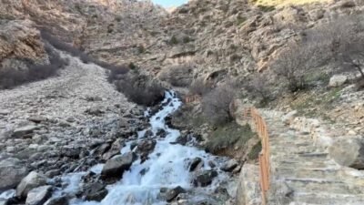 Van’ın Çatak ilçesindeki Kanispi Şelalesi, bu yıl etkili olan yoğun