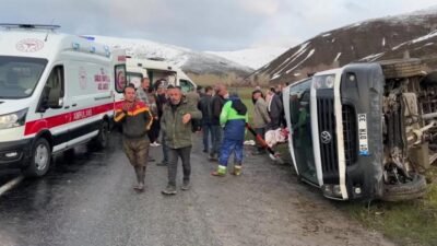 Van’da minibüs kazası: 1’i ağır 13 yaralı Van’da, bir minibüsün takla atması sonucu 1’i ağır 13 kişi