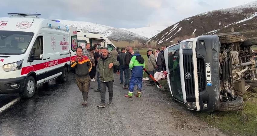 Van’da minibüs kazası: 1’i ağır 13 yaralı Van’da, bir minibüsün takla atması sonucu 1’i ağır 13 kişi
