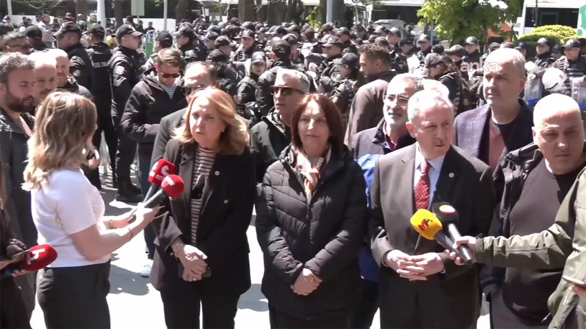 Selçuk Özdağ: “Bu işçiler çoluk çocuğundan ayrılmışlar, ekmek peşindeler” Doruk Madencilik işçilerinin Kurtuluş Parkı'nda oturma eylemi devam ediyor. Muhalefet partlerinden