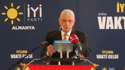 İYİ Parti Genel Başkanı Müsavat Dervişoğlu, Almanya’nın Stuttgart şehrinde partilileriyle