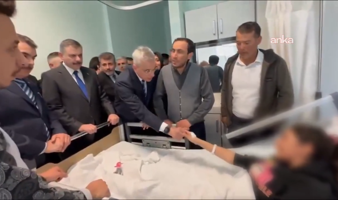 Bakanlar, Kahramanmaraş’taki okul saldırısında yaralanan öğrencileri ziyaret etti İçişleri Bakanı Mustafa Çiftçi, Adalet Bakanı Akın Gürlek, Millî Eğitim