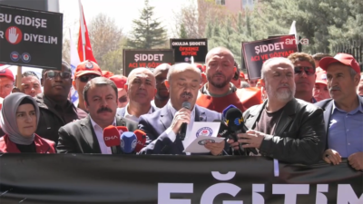 Eğitimciler Birliği Sendikası (Eğitim-Bir-Sen), Milli Eğitim Bakanlığı önünde yaptığı açıklamada,
