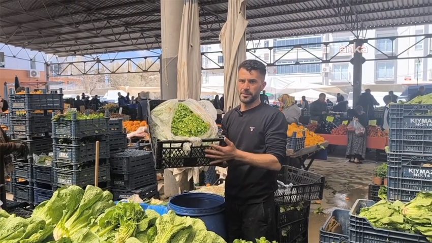 Osmaniye semt pazarında esnaf da fiyatlardan yakındı. Sebze satan bir