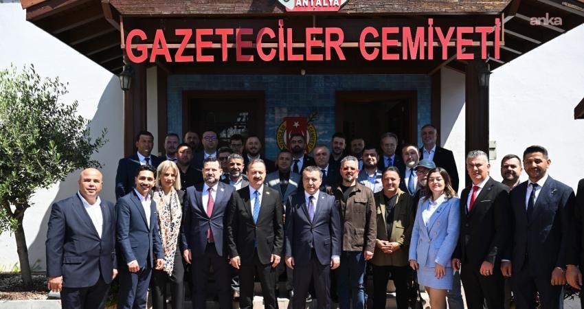 Yavuz Ağıralioğlu: Tayyip Bey 2002’de ‘faiz, enflasyon, işsizlik, satın alma gücü’ demiş, şimdi aynı şeyleri ben söylüyorum Anahtar Parti Genel Başkanı Yavuz Ağıralioğlu Antalya'da yaptığı açıklamada, "Tayyip