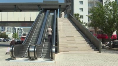 İzmir Büyükşehir Belediyesi’nin kente kazandırdığı Karşıyaka ile Bayraklı’yı birbirine bağlayan