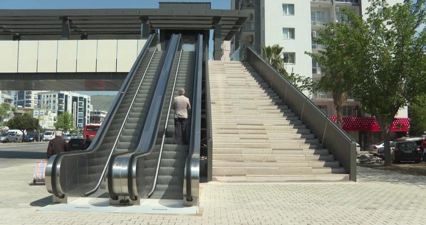İzmir Büyükşehir Belediyesi’nin kente kazandırdığı Karşıyaka ile Bayraklı’yı birbirine bağlayan