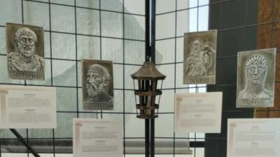 İzmir’in 8500 yıllık Yeşilova Höyüğü’nde açılan “Antikçağ Anadolu Filozofları Sergisi”,