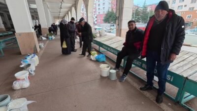 Yozgat’ta her salı kurulan köylü pazarında tezgâh sayısının da müşterilerin