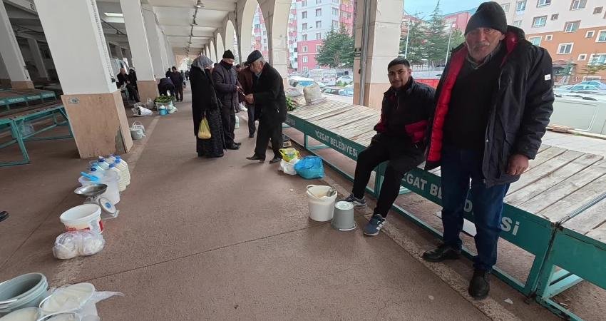 Yozgat’ta her salı kurulan köylü pazarında tezgâh sayısının da müşterilerin
