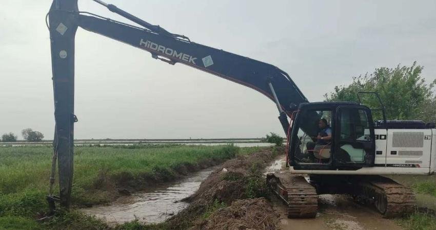 Yumurtalık Belediyesi, aşırı yağış sonrası vatandaşların olumsuzluk yaşamaması ve taşkınların
