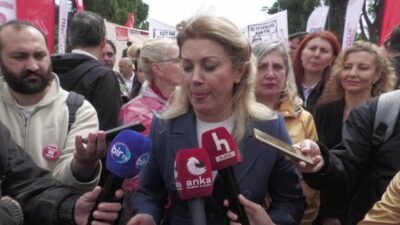 CHP Kadın Kolları Genel Başkanı Asu Kaya, İzmir’de düzenlenen 1