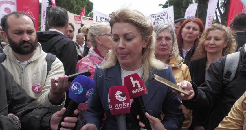 CHP Kadın Kolları Genel Başkanı Asu Kaya, İzmir’de düzenlenen 1