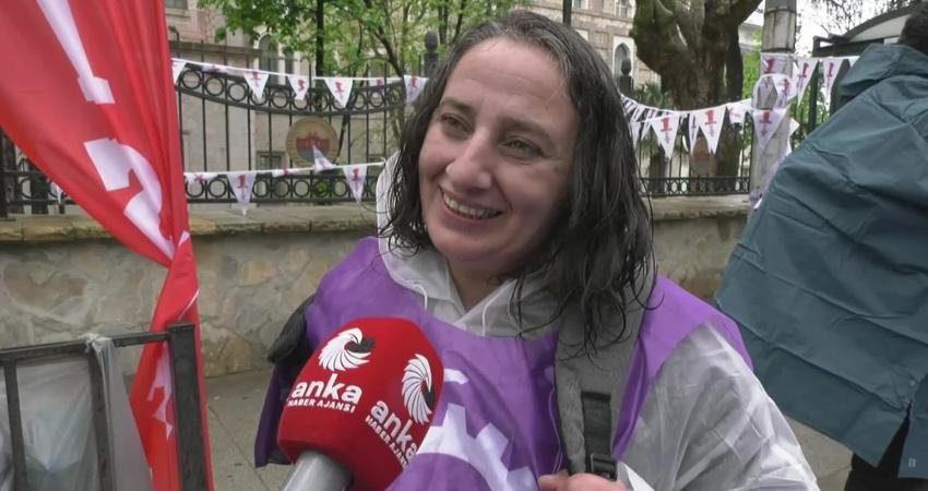 Kadıköy'de düzenlenen 1 Mayıs Emek ve Dayanışma mitingine katılan bir