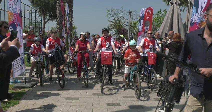 Kadıköy’de 19 Mayıs Atatürk’ü Anma, Gençlik ve Spor Bayramı coşkuyla