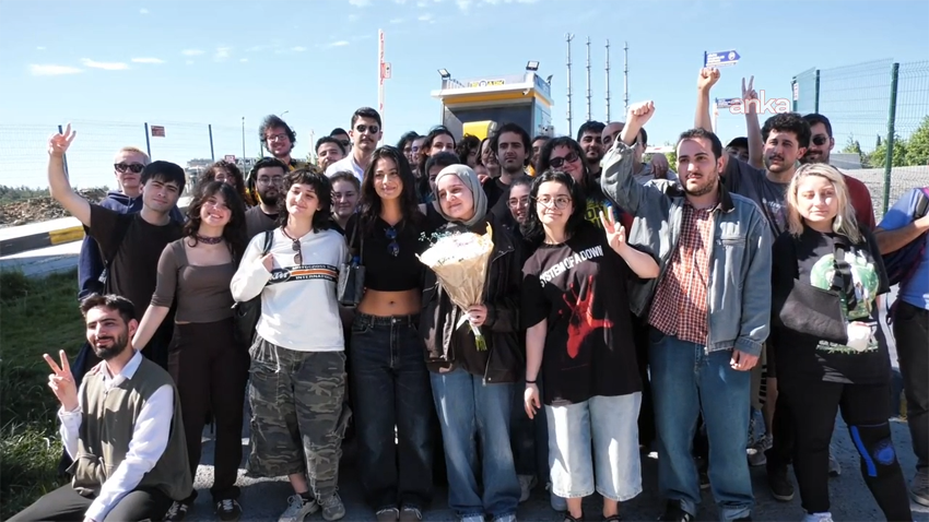 Bilgi Üniversitesi'nin kapatılması kararına karşı yapılan protestolarda verdiği bir demeç