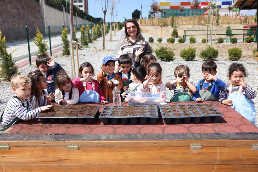 Çankaya Belediyesi Şeker Portakalı Ekolojik Kreşi’nde eğitim gören çocuklar, doğayla