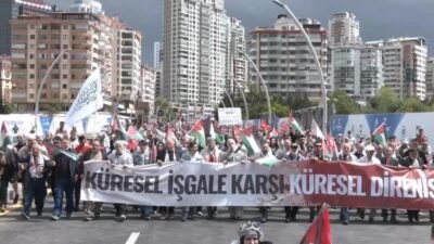 Ankara Filistin Dayanışma Platformu ve Ankara Sivil Toplum Platformu üyeleri,
