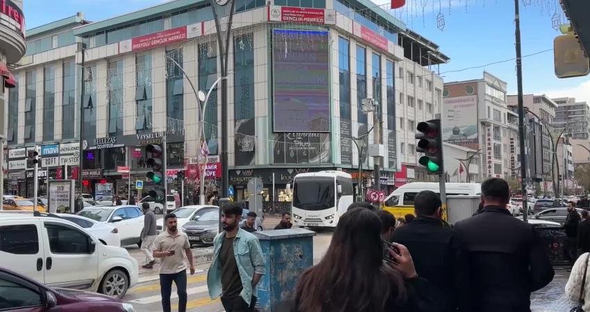 ABD ve İsrail’in İran’a saldırıları Van turizmini etkiledi: “Otellerin doluluk oranı düştü” Van'da otel işletmecileri, savaşlar nedeniyle kent turizminin geçen yıla göre