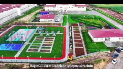 Adalet Bakanlığı’nın sosyal medya hesabından paylaşılan videoda, bağımlılıkla mücadelede rehabilitasyon