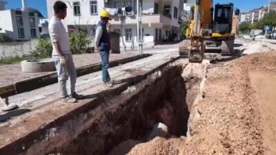 Adıyaman Belediye Başkanı Abdurrahman Tutdere, Cumhuriyet Mahallesi’nde devam eden yağmur