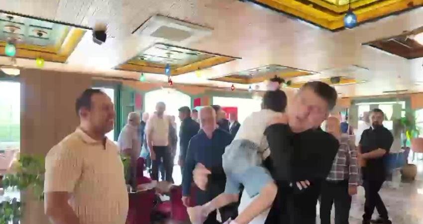 Adıyaman Belediye Başkanı Tutdere, vatandaşlarla bayramlaştı Adıyaman Belediye Başkanı Abdurrahman Tutdere, Kurban Bayramı dolayısıyla düzenlenen bayramlaşma