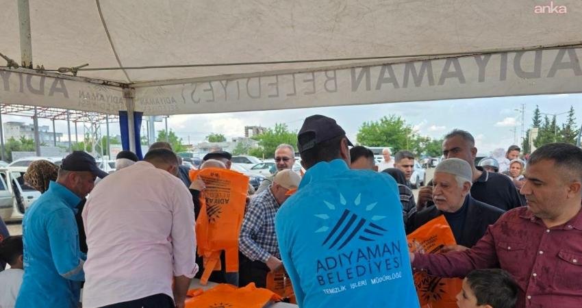 Adıyaman Belediyesi, Kurban Bayramı öncesinde yürütülen hazırlık çalışmaları kapsamında vatandaşlara