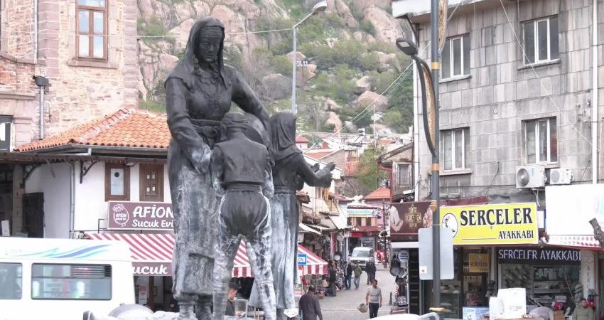 Afyonkarahisarlı vatandaşlar, Belediye Başkanı Burcu Köksal’ın AK Parti’ye katılacağı iddialarına
