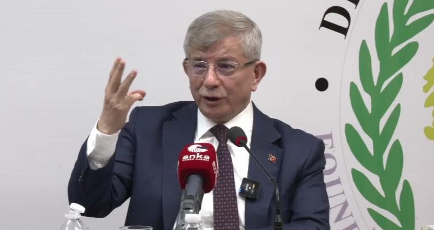 Gelecek Partisi Genel Başkanı Ahmet Davutoğlu, mevcut bakanların yalnızca Cumhurbaşkanı