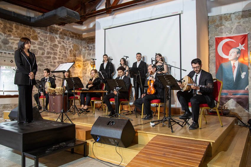 Altındağ’da Klasik Türk Müziği konseri sanatseverlerden tam not aldı Altındağ Belediyesi ile Ankara Müzik ve Güzel Sanatlar Üniversitesi iş