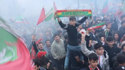 Amedspor'un Süper Lig’e yükselmesi nedeniyle Diyarbakır’da yapılan kutlamalarda yorgun merminin