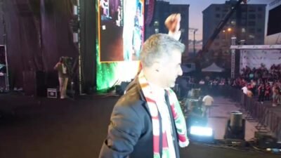 Süper Lig’e yükselen Amedspor'a şampiyonluk kupası Nevruz Parkı’nda binlerce kişinin