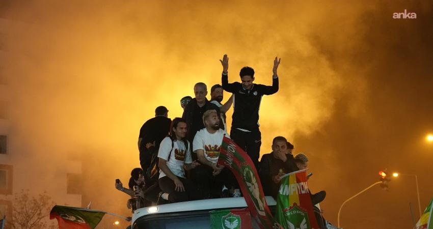 Amedspor’un Süper Lig’e yükselmesi nedeniyle düzenlenen kutlamalarda, 11 kişinin yaralandığı,