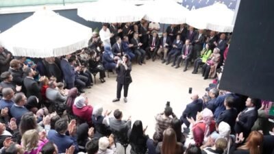 Anahtar Parti Genel Başkanı Yavuz Ağıralioğlu, partisinin genel merkezinde düzenlenen