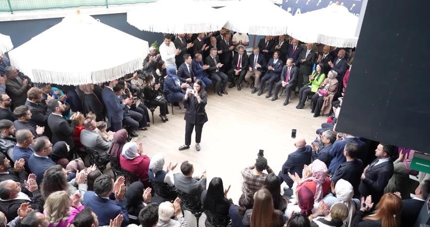 Anahtar Parti Genel Başkanı Ağıralioğlu, partisinin bayramlaşma programına katıldı Anahtar Parti Genel Başkanı Yavuz Ağıralioğlu, partisinin genel merkezinde düzenlenen