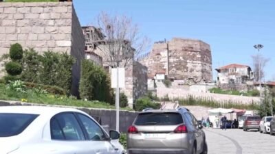 Ankara Büyükşehir Belediyesi (ABB), Başkent’in tarihi simgelerinden Ankara Kalesi’nde ziyaretçi