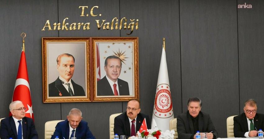 Ankara Valisi Yakup Canbolat'ın başkanlığında, vali yardımcıları ve ilçe kaymakamları