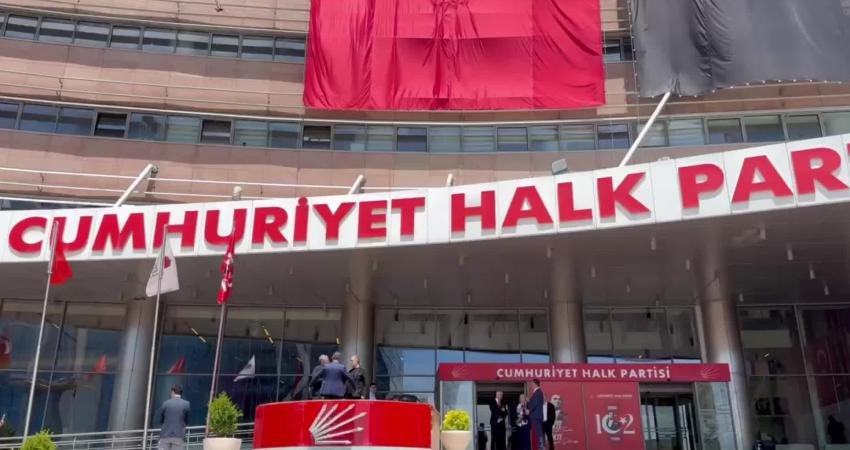 Ankara’da iki ayrı bayramlaşma hazırlığı… Özel ve Kılıçdaroğlu, vatandaşlarla bir araya gelecek CHP yarın Ankara'da iki ayrı bayramlaşma programına hazırlanıyor. Kemal Kılıçdaroğlu