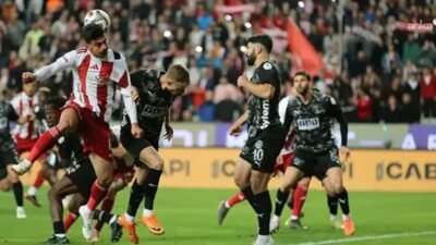Trendyol Süper Lig’in 32. haftasında Antalyaspor, sahasında karşılaştığı Alanyaspor ile