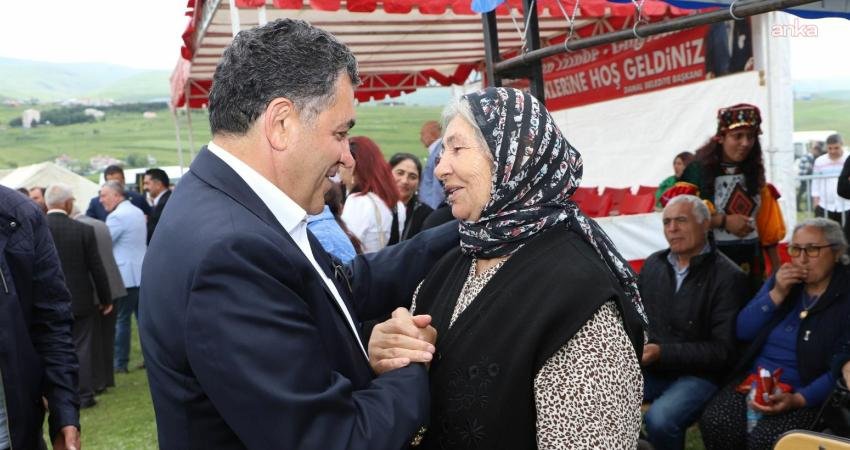 Ardahan Belediye Başkanı Faruk Demir, “Hayatımızın her anında sevgisiyle yanımızda