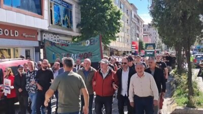 Artvin'in Arhavi ilçesinde, bölgede yapılması planlanan madene tepki gösteren vatandaşlar,