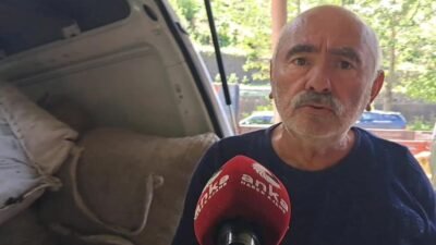 Artvin’in Hopa ilçesine bağlı Yoldere köyündeki çay alım noktasında konuşan