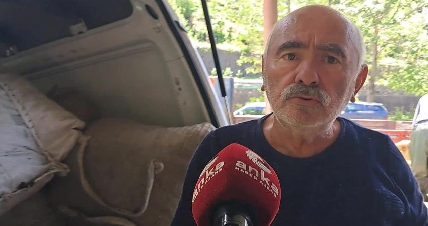 Artvin Hopa’da çay üreticilerinden tepki: “Çayımızı satmak için yalvarıyoruz” Artvin’in Hopa ilçesine bağlı Yoldere köyündeki çay alım noktasında konuşan