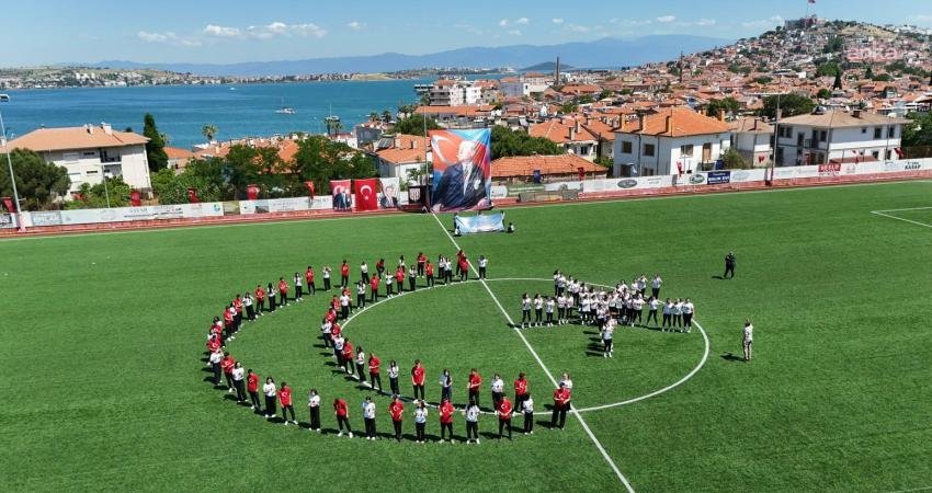 Ayvalık’ta, 19 Mayıs Atatürk’ü Anma, Gençlik ve Spor Bayramı coşkuyla