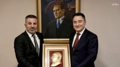 DEVA Partisi Genel Başkanı Ali Babacan, partisinin genel merkezinde Şereflikoçhisarlılar