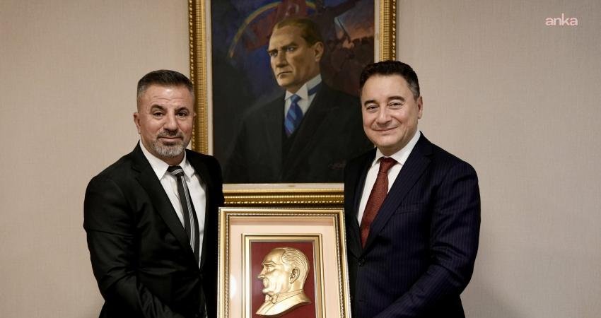 DEVA Partisi Genel Başkanı Ali Babacan, partisinin genel merkezinde Şereflikoçhisarlılar
